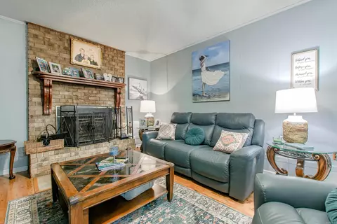 Living - 7014 Red Oak Dr, Benton, AR 72019 photo 3 of 3