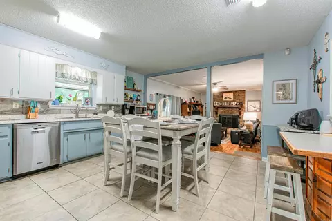 Kitchen - 7014 Red Oak Dr, Benton, AR 72019 photo 1 of 4