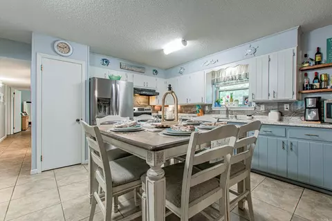 Dining - 7014 Red Oak Dr, Benton, AR 72019 photo 3 of 3