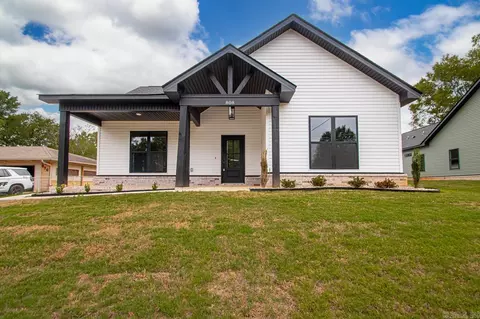 808 Richard St, Hot Springs, AR 71913