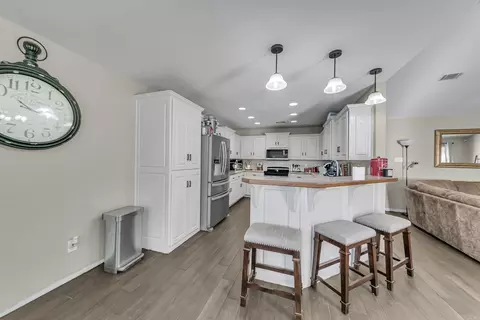 Kitchen - 33 Oak Brook Dr, Cabot, AR 72023 photo 3 of 9