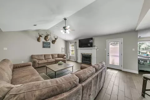 Living - 33 Oak Brook Dr, Cabot, AR 72023 photo 3 of 4