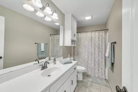 Bath - 33 Oak Brook Dr, Cabot, AR 72023 photo 5 of 5