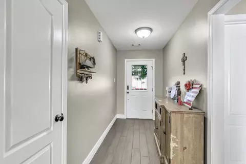 Entry Way - 33 Oak Brook Dr, Cabot, AR 72023 photo 1 of 2