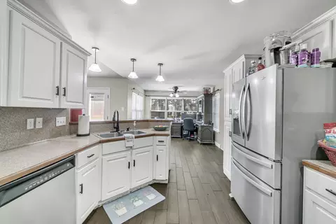 Kitchen - 33 Oak Brook Dr, Cabot, AR 72023 photo 8 of 9