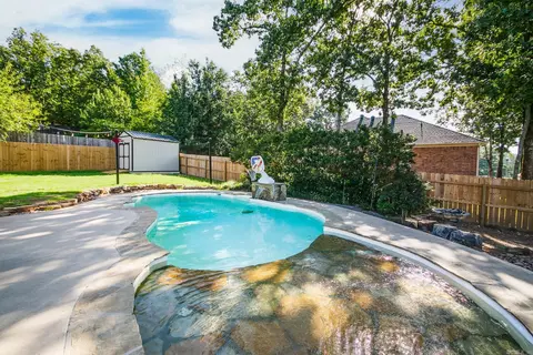 Exterior - 33 Oak Brook Dr, Cabot, AR 72023 photo 2 of 9