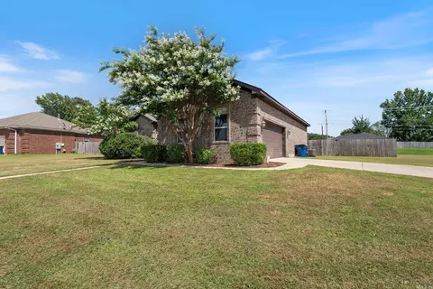 Exterior - 2426 Bluestone Dr, Cabot, AR 72023 photo 4 of 5
