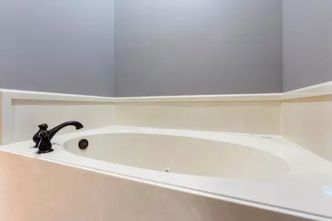 Bath - 2426 Bluestone Dr, Cabot, AR 72023 photo 2 of 4