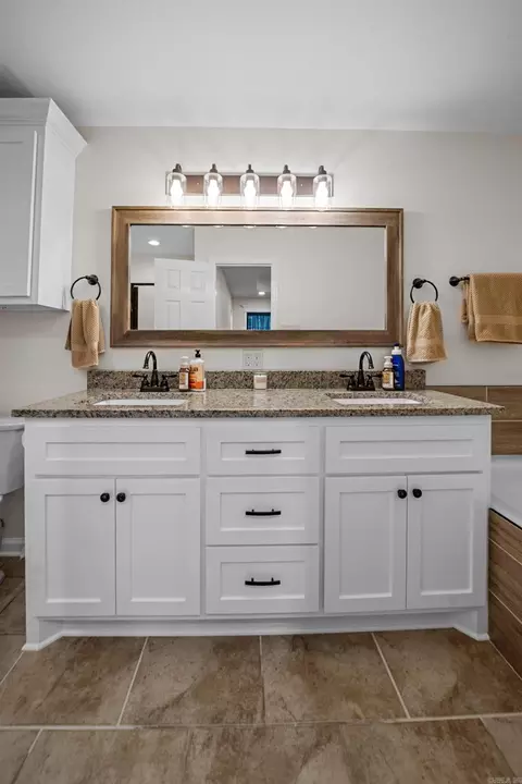 Bath - 120 Christina Ln, Beebe, AR 72012 photo 1 of 3