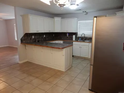 Kitchen - 83 Willow Lk, Ward, AR 72176 photo 1 of 4