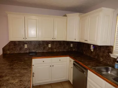 Kitchen - 83 Willow Lk, Ward, AR 72176 photo 4 of 4