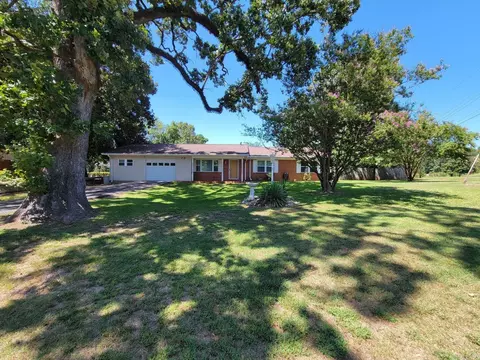 109 E Pine St, Lockesburg, AR 71846