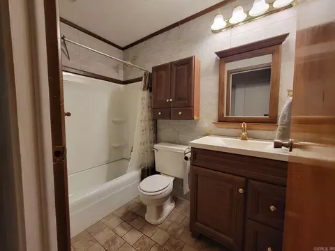 Bath - 109 E Pine St, Lockesburg, AR 71846 photo 1 of 2