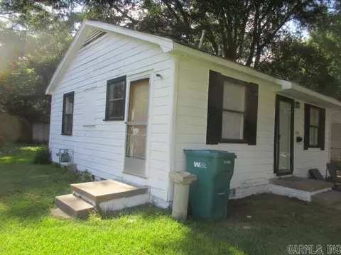 Exterior - 2002 S Maple St, Pine Bluff, AR 71601 photo 3 of 5