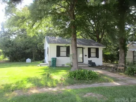 Exterior - 2002 S Maple St, Pine Bluff, AR 71601 photo 1 of 5