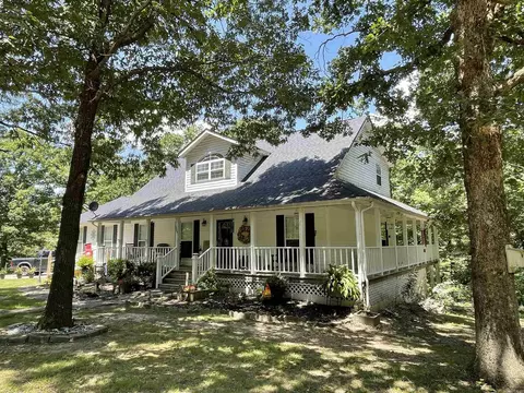 287 Country Charm Rd, Mountain View, AR 72560