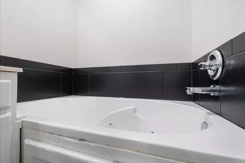 Bath - 4 Bishop Ln, Conway, AR 72032 photo 6 of 6