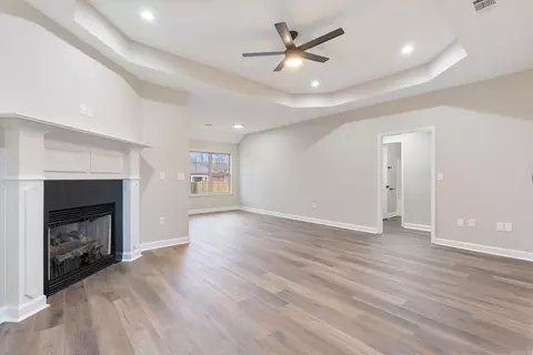 Living - 4 Bishop Ln, Conway, AR 72032 photo 2 of 9