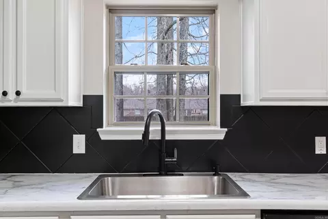 Kitchen - 4 Bishop Ln, Conway, AR 72032 photo 4 of 6