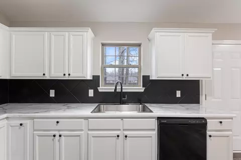 Kitchen - 4 Bishop Ln, Conway, AR 72032 photo 3 of 6