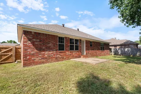 Exterior - 4 Bishop Ln, Conway, AR 72032 photo 2 of 5