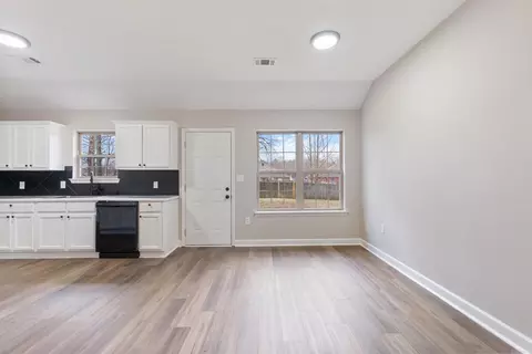 Living - 4 Bishop Ln, Conway, AR 72032 photo 8 of 9