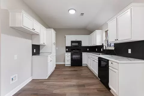 Kitchen - 4 Bishop Ln, Conway, AR 72032 photo 1 of 6