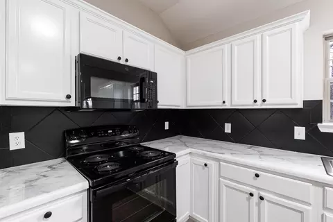 Kitchen - 4 Bishop Ln, Conway, AR 72032 photo 5 of 6