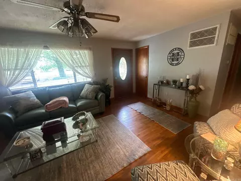 Entry Way - 1104 W Center St, Beebe, AR 72012 photo 1 of 1