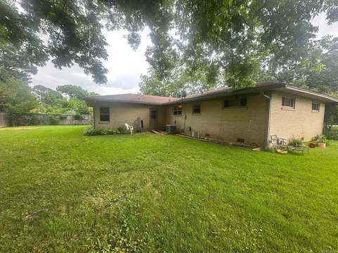 Exterior - 1104 W Center St, Beebe, AR 72012 photo 4 of 5
