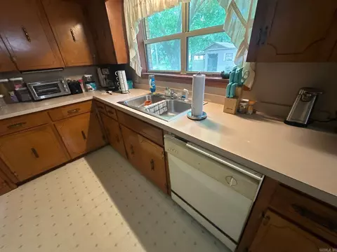Kitchen - 1104 W Center St, Beebe, AR 72012 photo 2 of 4