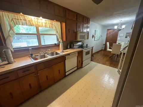 Kitchen - 1104 W Center St, Beebe, AR 72012 photo 4 of 4