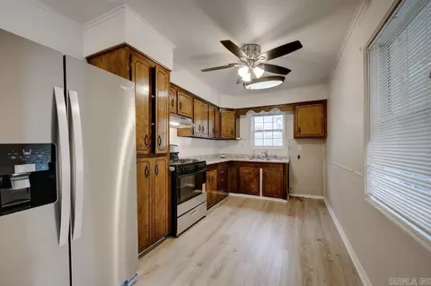 Kitchen - 1908 W Lakeview, Benton, AR 72015 photo 1 of 3
