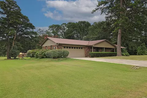 8403 Victoria Dr, Pine Bluff, AR 71603 photo 2