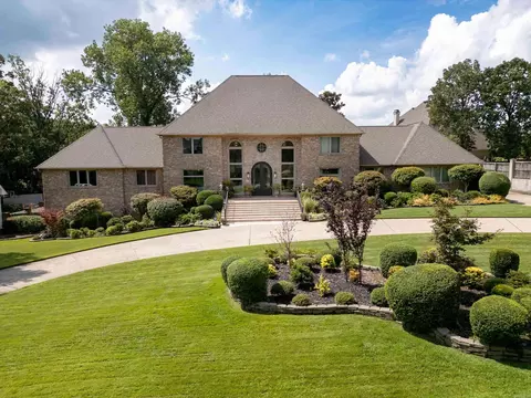 105 Saint Francis Ct, North Little Rock, AR 72120