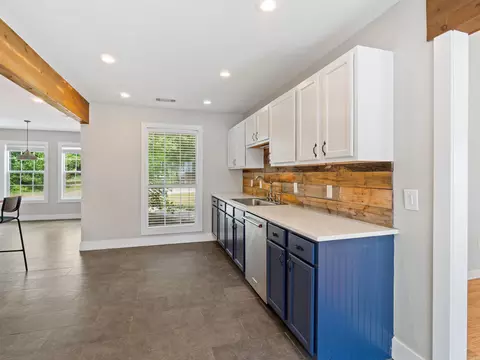 Kitchen - 2016 U St, Benton, AR 72015 photo 5 of 5
