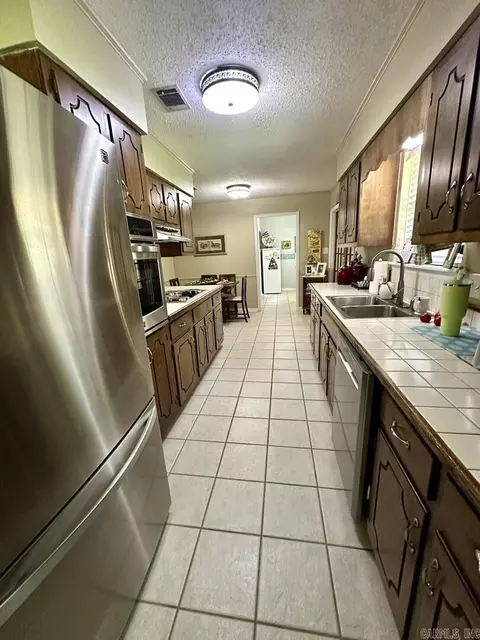 Kitchen - 6807 Wilhelmina Cv, Pine Bluff, AR 71603 photo 3 of 3
