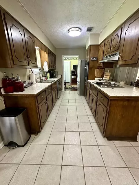 Kitchen - 6807 Wilhelmina Cv, Pine Bluff, AR 71603 photo 2 of 3