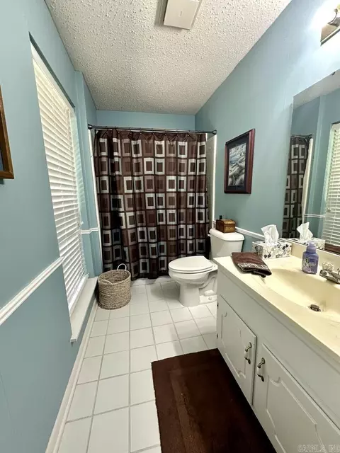 Bath - 6807 Wilhelmina Cv, Pine Bluff, AR 71603 photo 4 of 4
