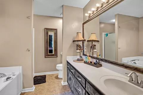 Bath - 22 Springwood Ct, Cabot, AR 72023 photo 1 of 2