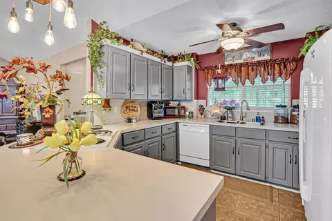 Kitchen - 22 Springwood Ct, Cabot, AR 72023 photo 2 of 3