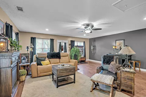 Living - 22 Springwood Ct, Cabot, AR 72023 photo 2 of 2