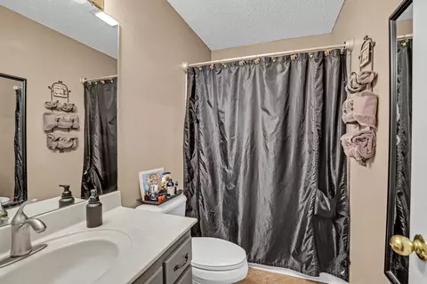 Bath - 22 Springwood Ct, Cabot, AR 72023 photo 2 of 2