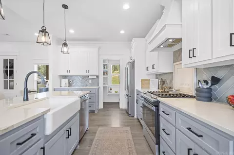Kitchen - 4161 Hampton Dr, Benton, AR 72019 photo 4 of 4