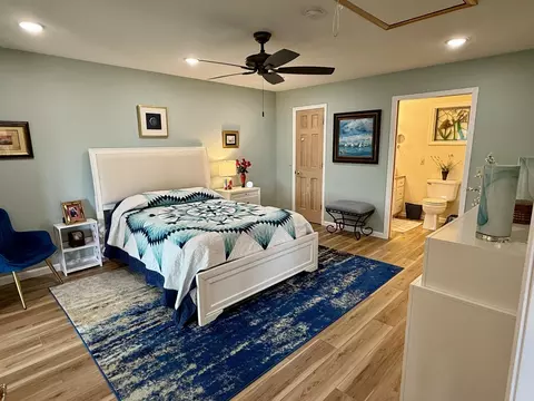 Bedroom - 992 Double Bridge Loop, Mountain View, AR 72560 photo 4 of 5