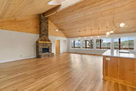 Living - 992 Double Bridge Loop, Mountain View, AR 72560 photo 2 of 4