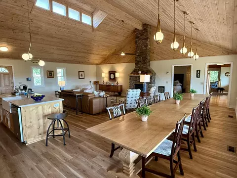 Dining - 992 Double Bridge Loop, Mountain View, AR 72560 photo 2 of 2