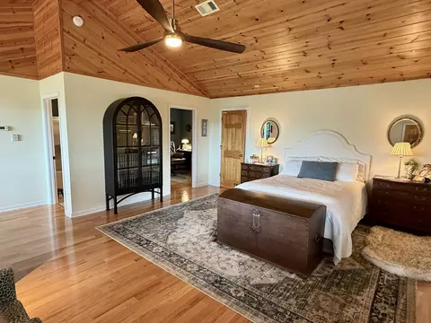 Bedroom - 992 Double Bridge Loop, Mountain View, AR 72560 photo 2 of 5