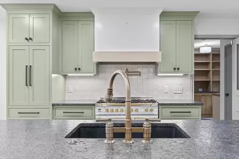 Kitchen - 39 Sandstone Dr, Conway, AR 72034 photo 2 of 3