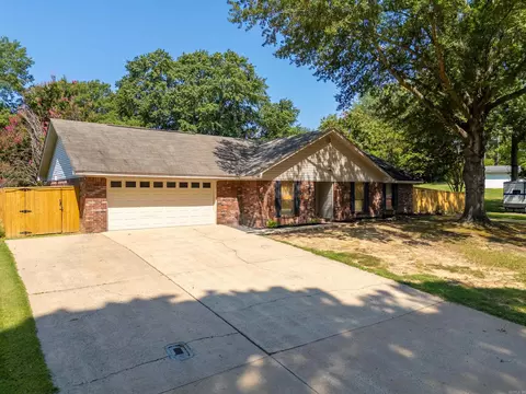 Exterior - 39 Sandstone Dr, Conway, AR 72034 photo 4 of 8